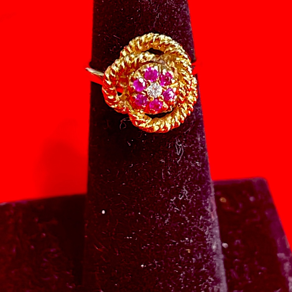 Tiffany ring 14 k gold with rubies and 1 center diamond